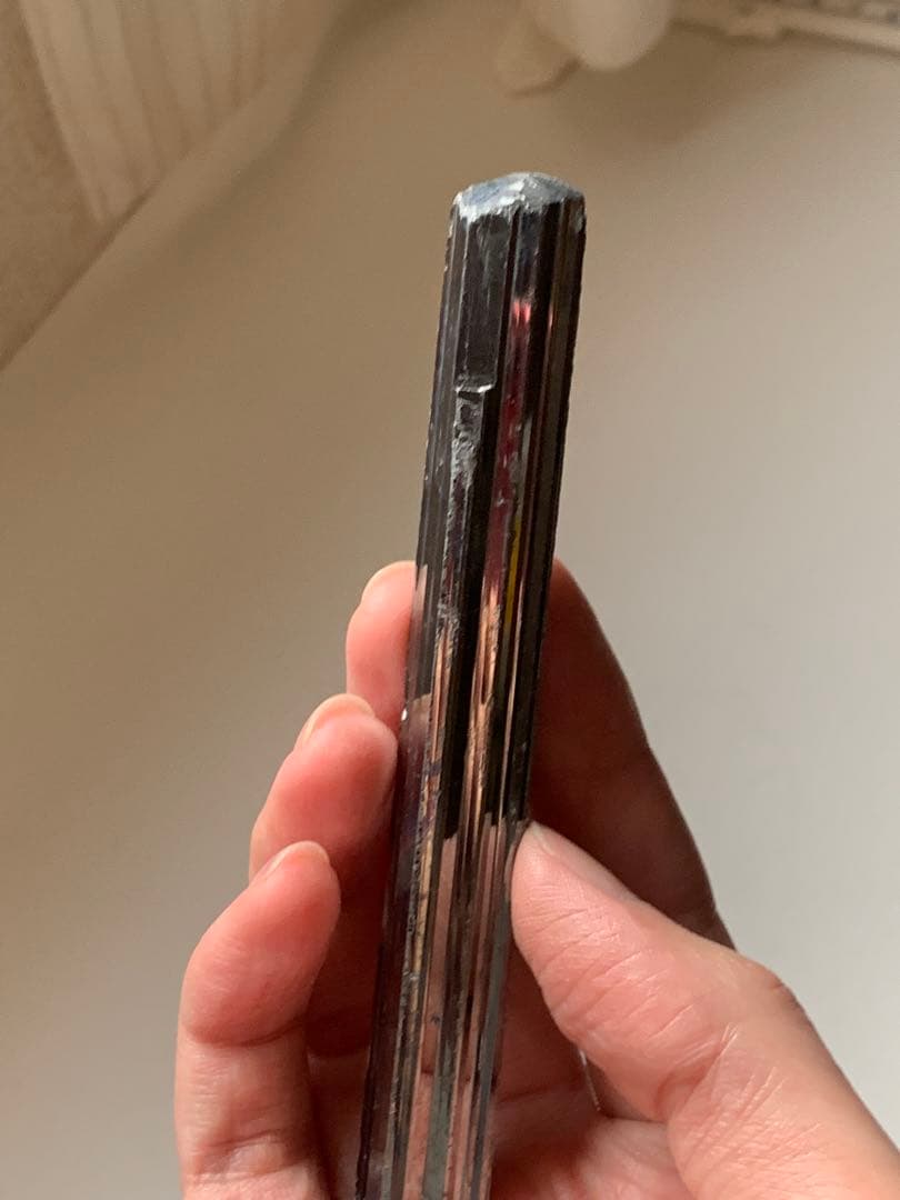 国産鉱物　愛媛県市ノ川鉱山の輝安鉱　スティブナイト　原石　鉱物標本　翡翠　根付