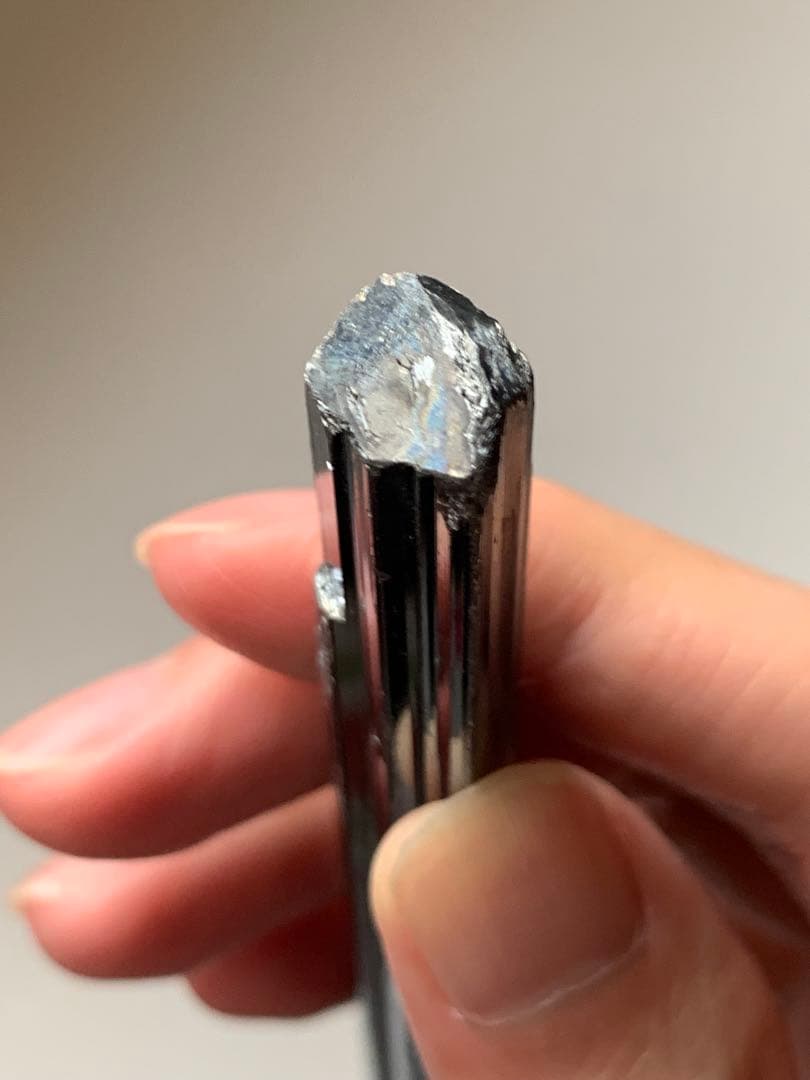 国産鉱物　愛媛県市ノ川鉱山の輝安鉱　スティブナイト　原石　鉱物標本　翡翠　根付