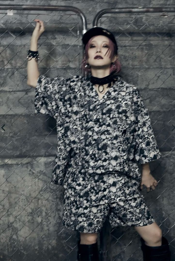 新品 LiSA ROY 花柄ショートパンツ