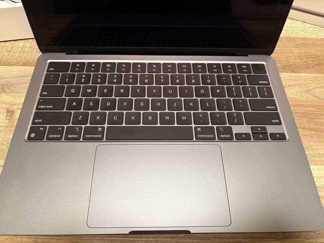 MacBook Air 13インチ M2チップ【MOFT PCケース付】