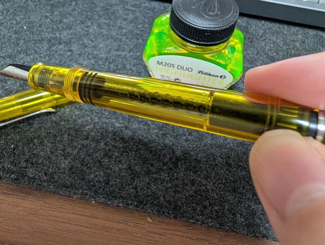 ペリカン万年筆 特別生産品 M205 DUO 蛍光イエロー