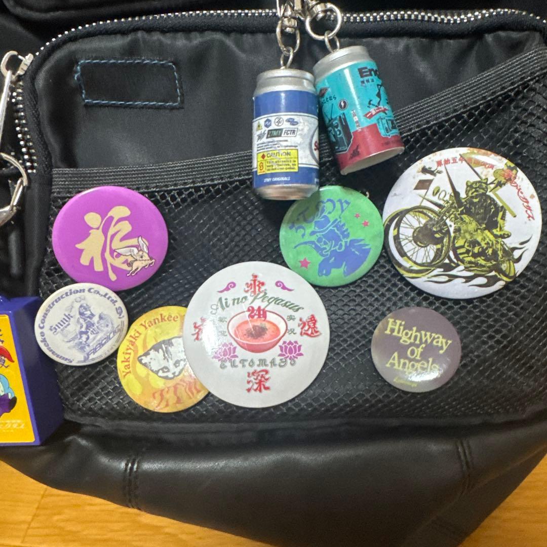 【改良版】ずとまよ バックパック リュック 缶バッジ ストラップ black