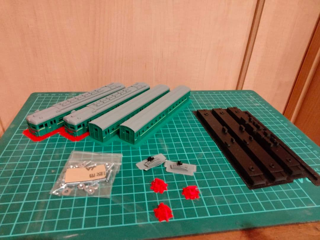 ソ連・ロシア　ER22近郊電車　鉄道模型（Nゲージ）キット　4両セット