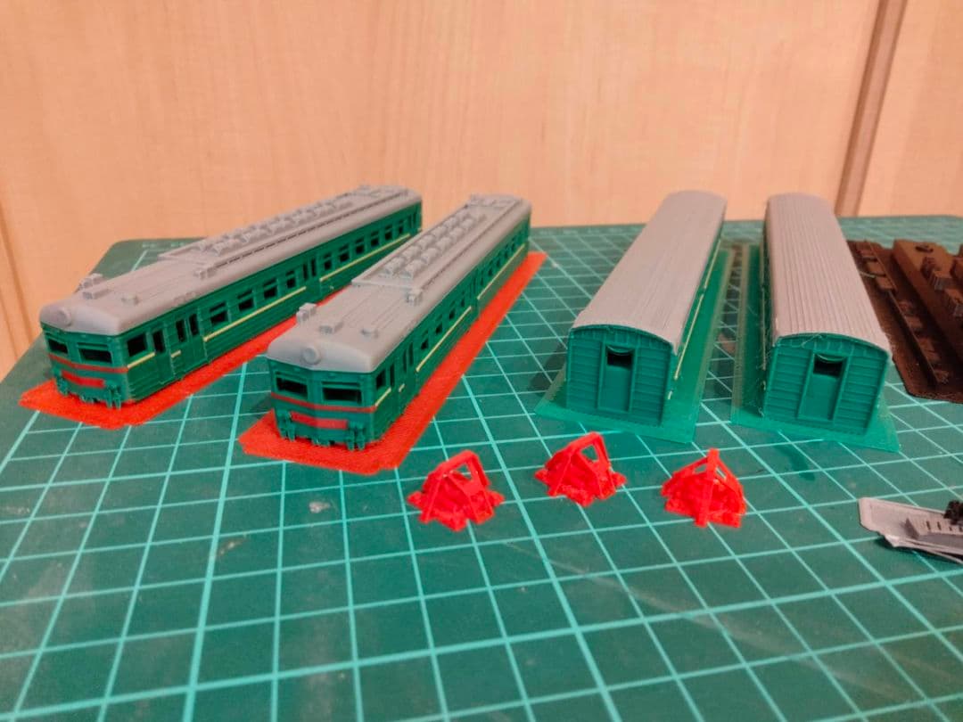 ソ連・ロシア　ER22近郊電車　鉄道模型（Nゲージ）キット　4両セット