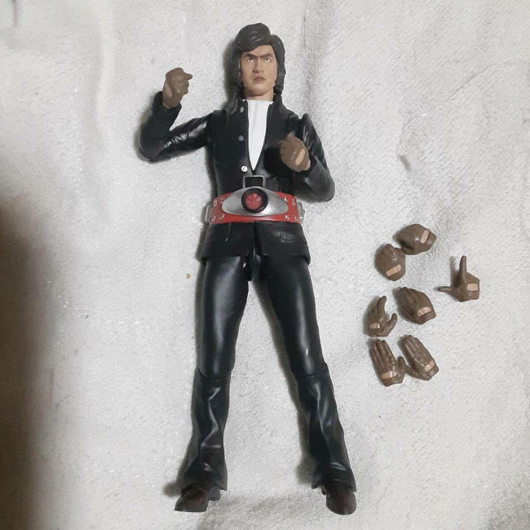 本郷猛　フィギュアーツ　仮面ライダー　１号　バンダイ