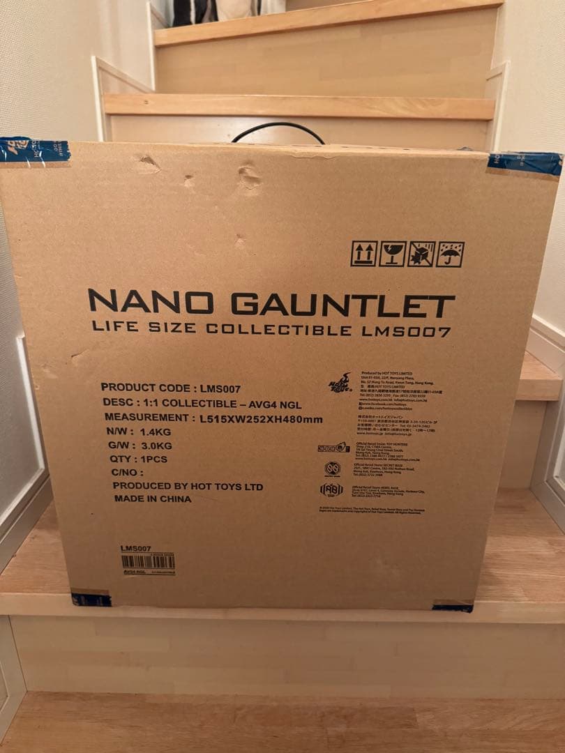 ライフサイズ アベンジャーズ　ナノガントレット　ホットトイズ