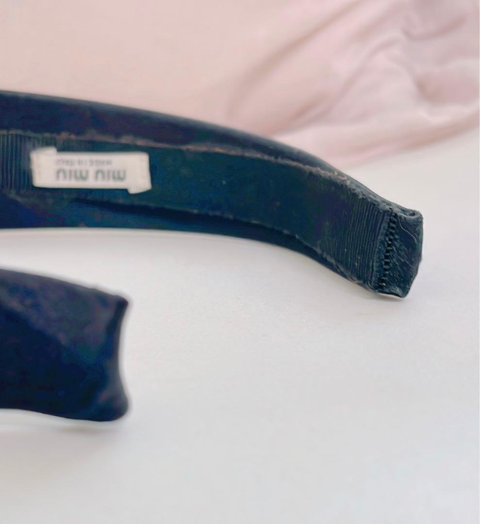 とこ　muumiu ミュウミュウ リボンカチューシャ　黒　プラダ