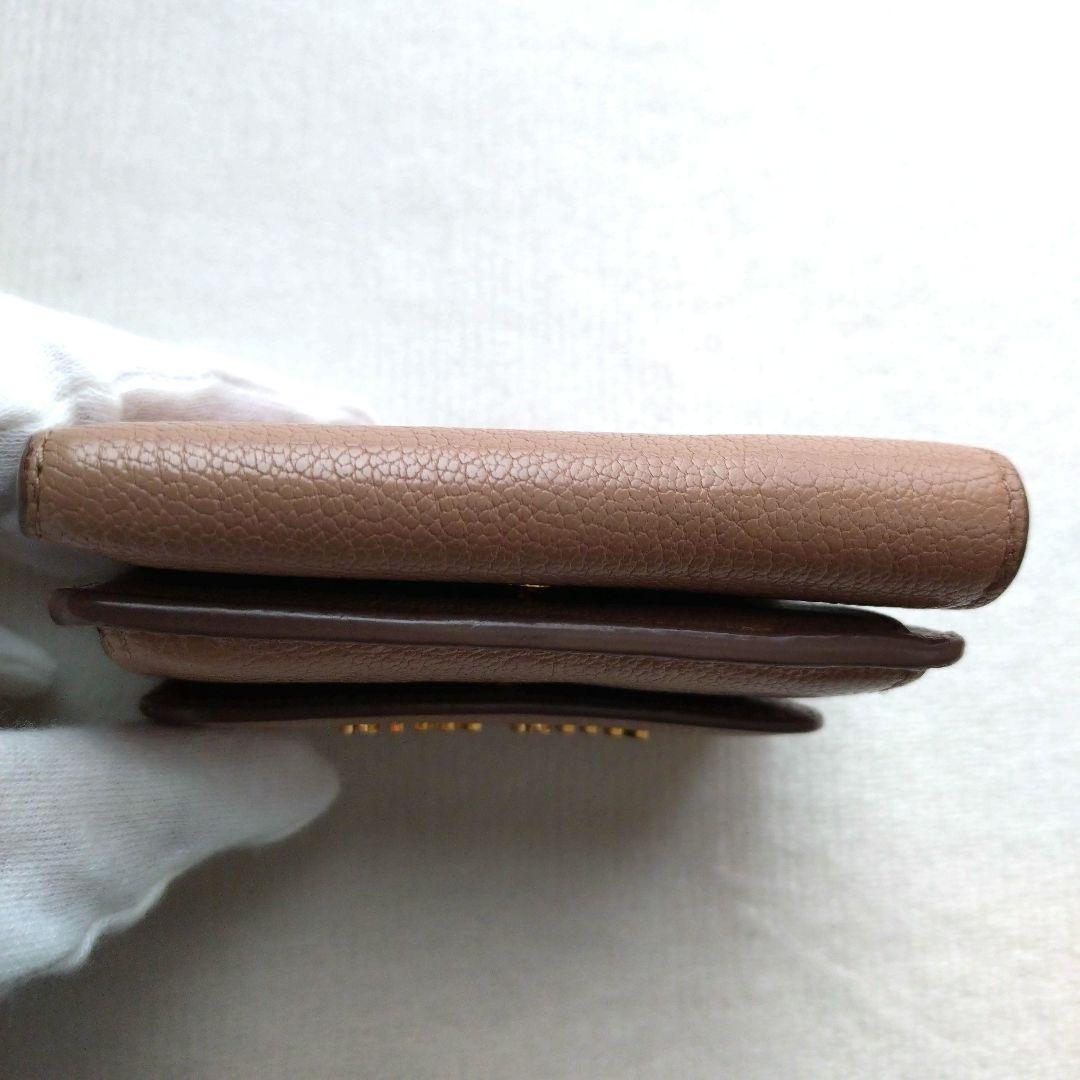 MIUMIU 三つ折り財布 コンパクトウォレット ゴールドロゴ ピンクベージュ