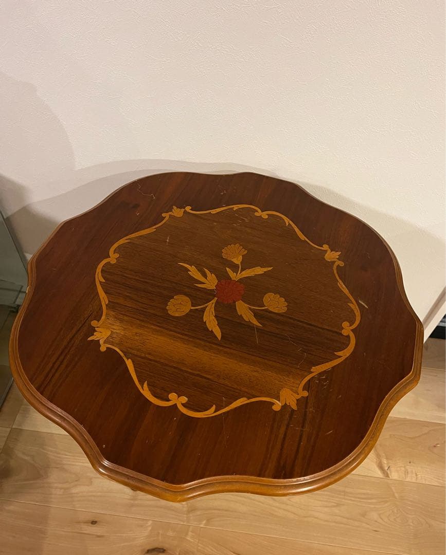 イタリア製　サイドテーブル 猫脚 彫刻 象嵌　コーヒーテーブル　花台