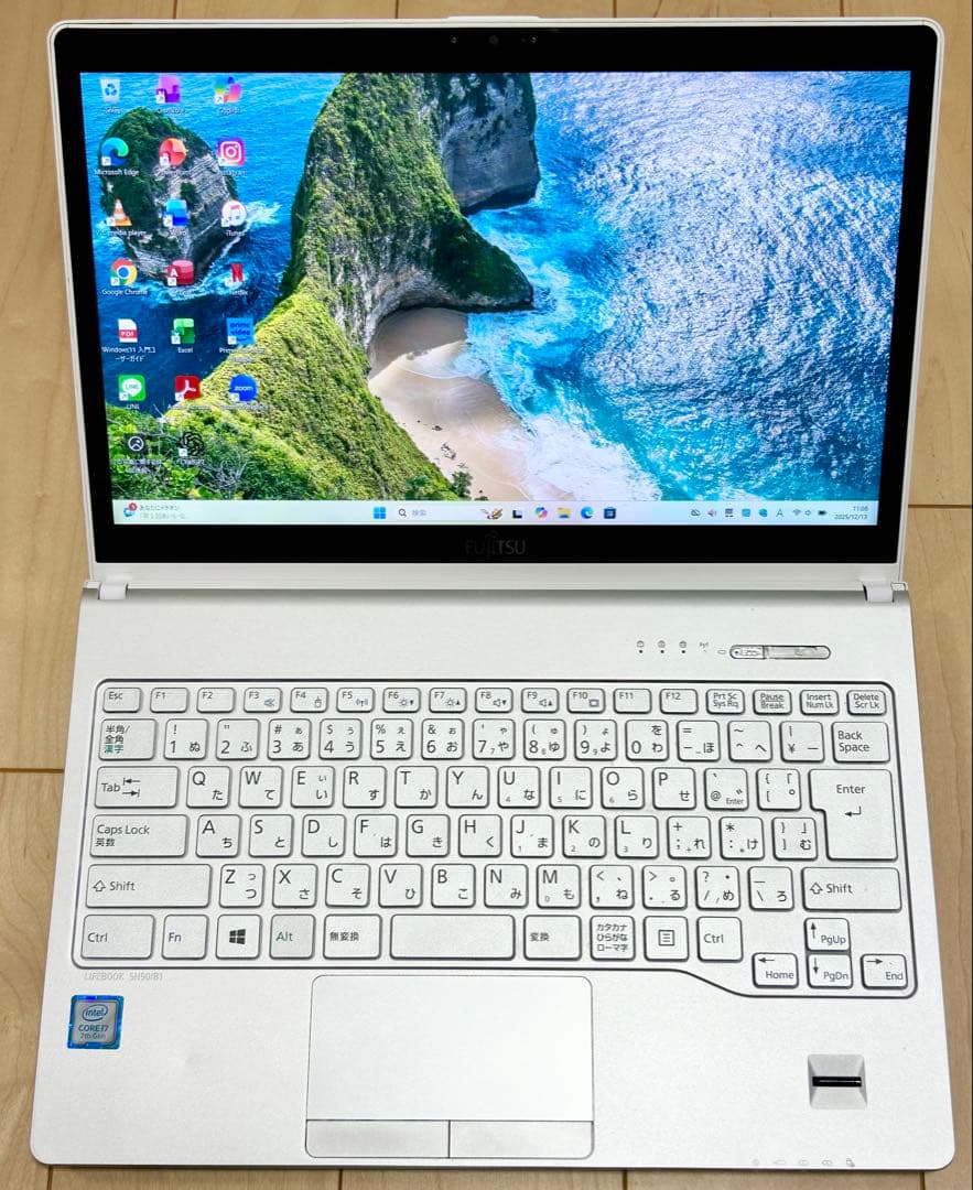 富士通 ホワイト 美品 Corei7 12GB SSD office2024