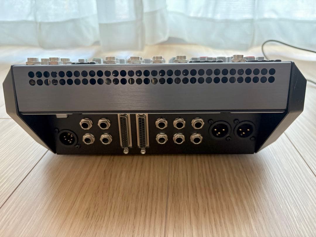 Solid State Logic SIX アナログミキサー　付属品一色