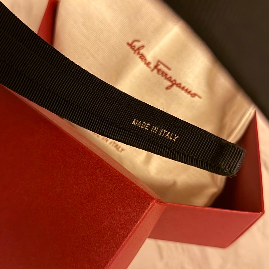 SALVATORE FERRAGAMO ブラック ビジュー ヴァラ カチューシャ