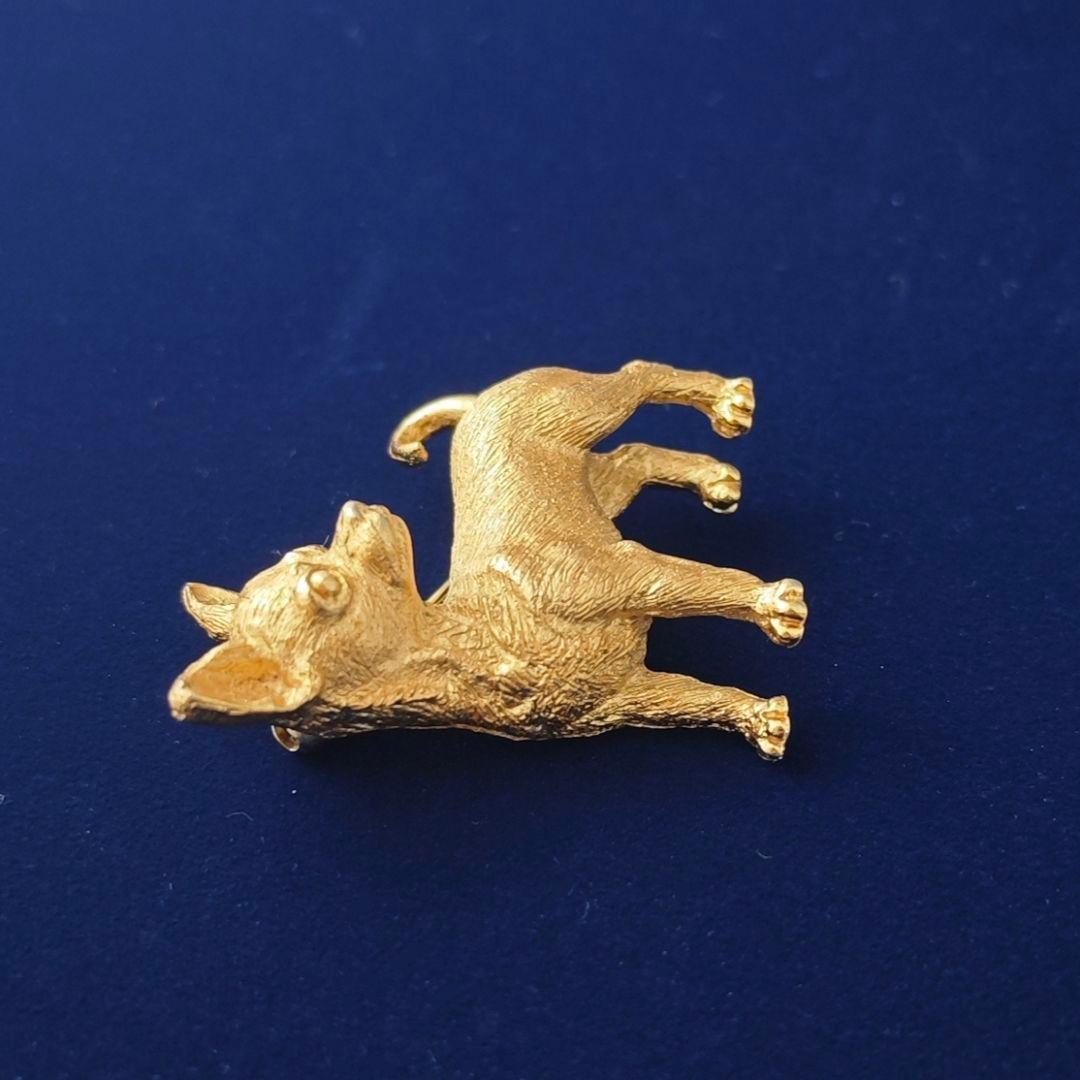 ヴィンテージtrifari チワワ　ゴールドメタルブローチ　犬　dog
