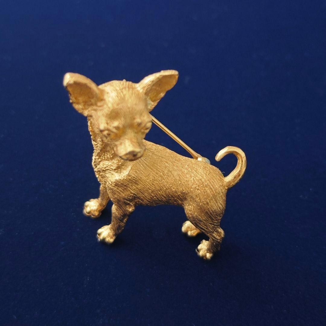 ヴィンテージtrifari チワワ　ゴールドメタルブローチ　犬　dog
