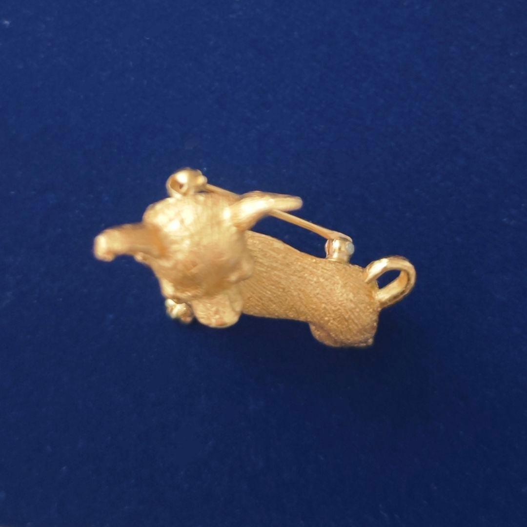 ヴィンテージtrifari チワワ　ゴールドメタルブローチ　犬　dog