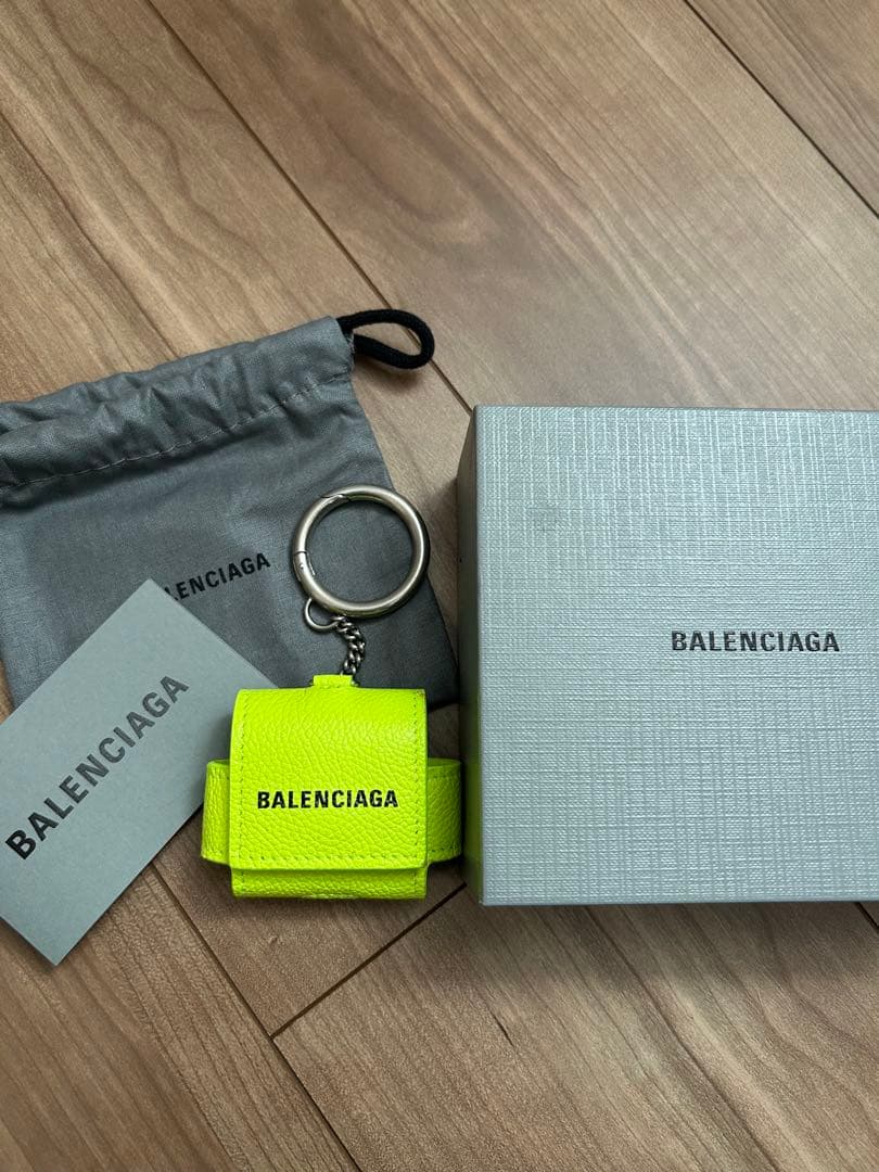 a*8様 【希少】訳ありBalenciaga AirPods proケース
