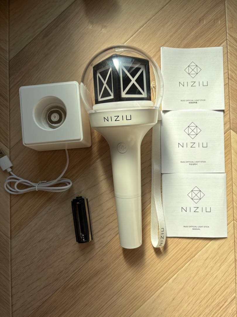 中古　NIZIU ペンライト2個入り