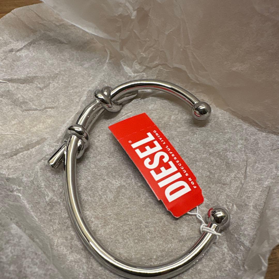 DIESEL シルバー ノットデザイン バングル
