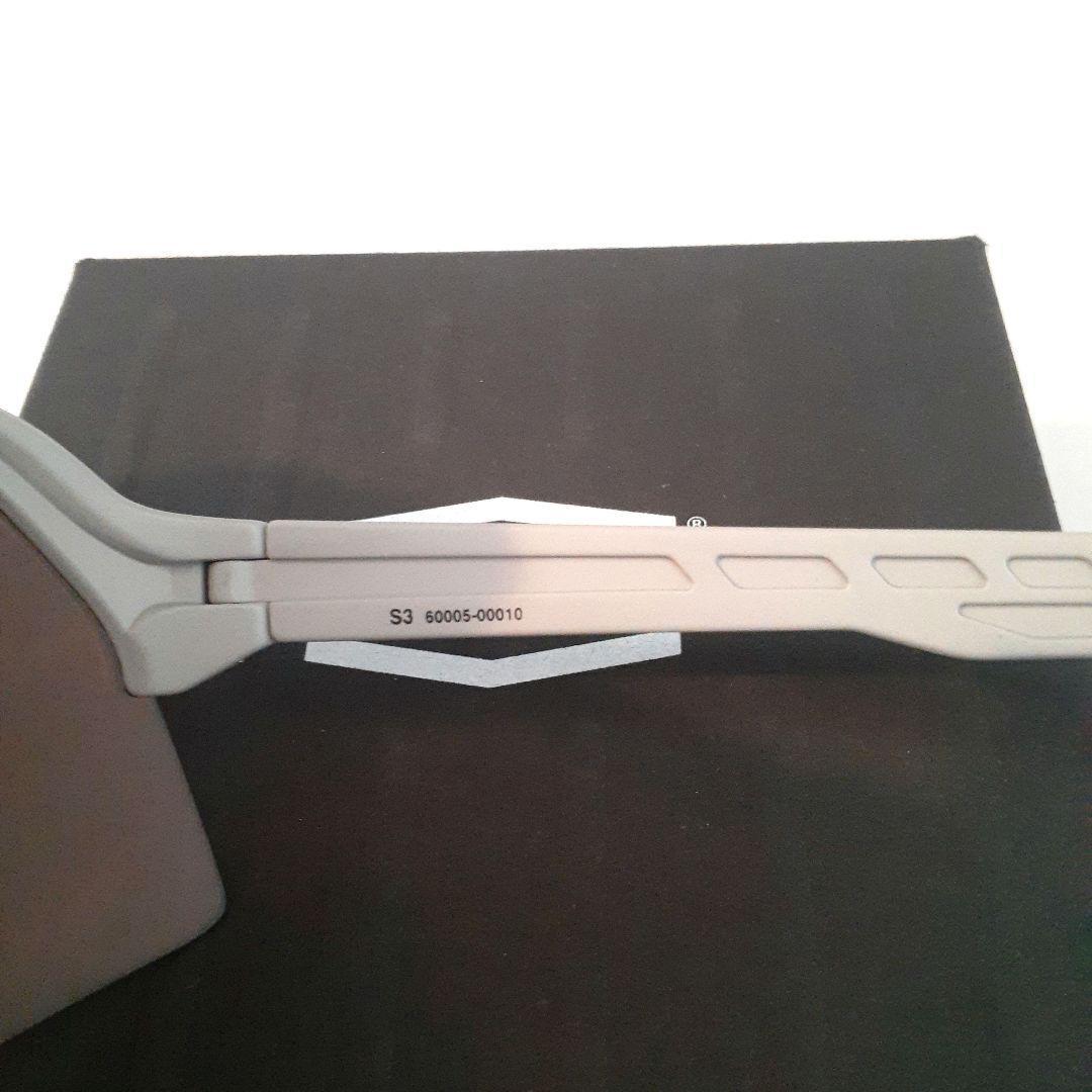 100% S3 Stone Grey クリムゾン ワンハンドレッド サングラス