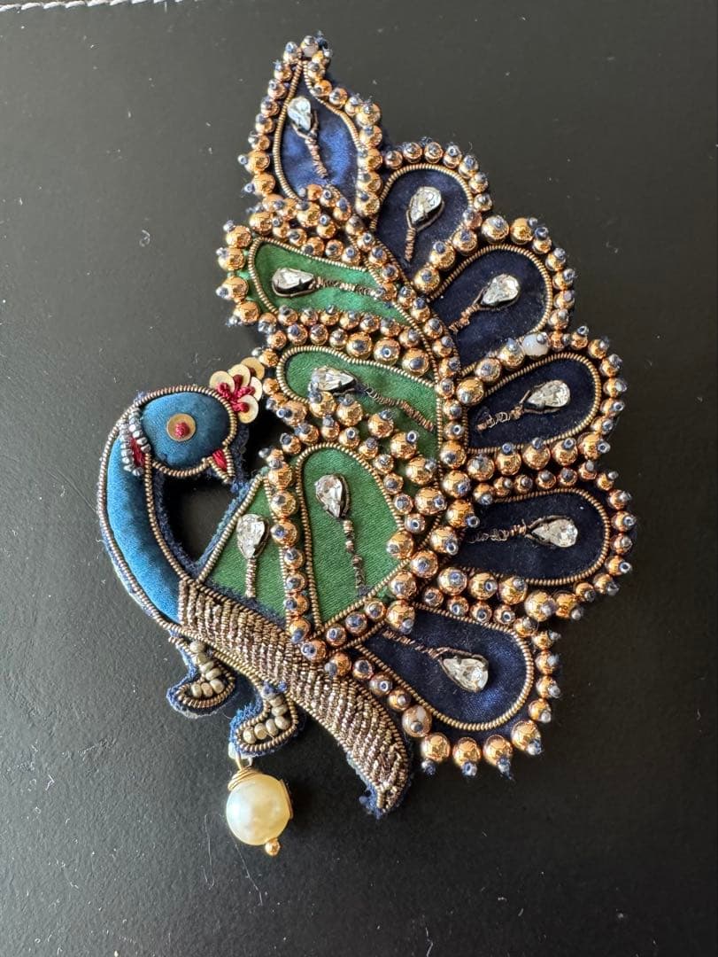 GUCCI 孔雀デザイン ブローチ