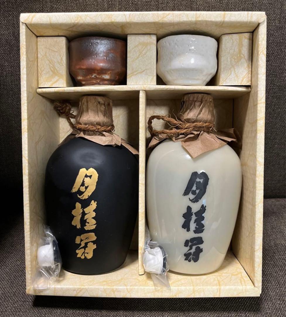 【月桂冠】源蔵•志野焼ぐい呑セット清酒一級源蔵徳利：720ml詰　白•黒各1本