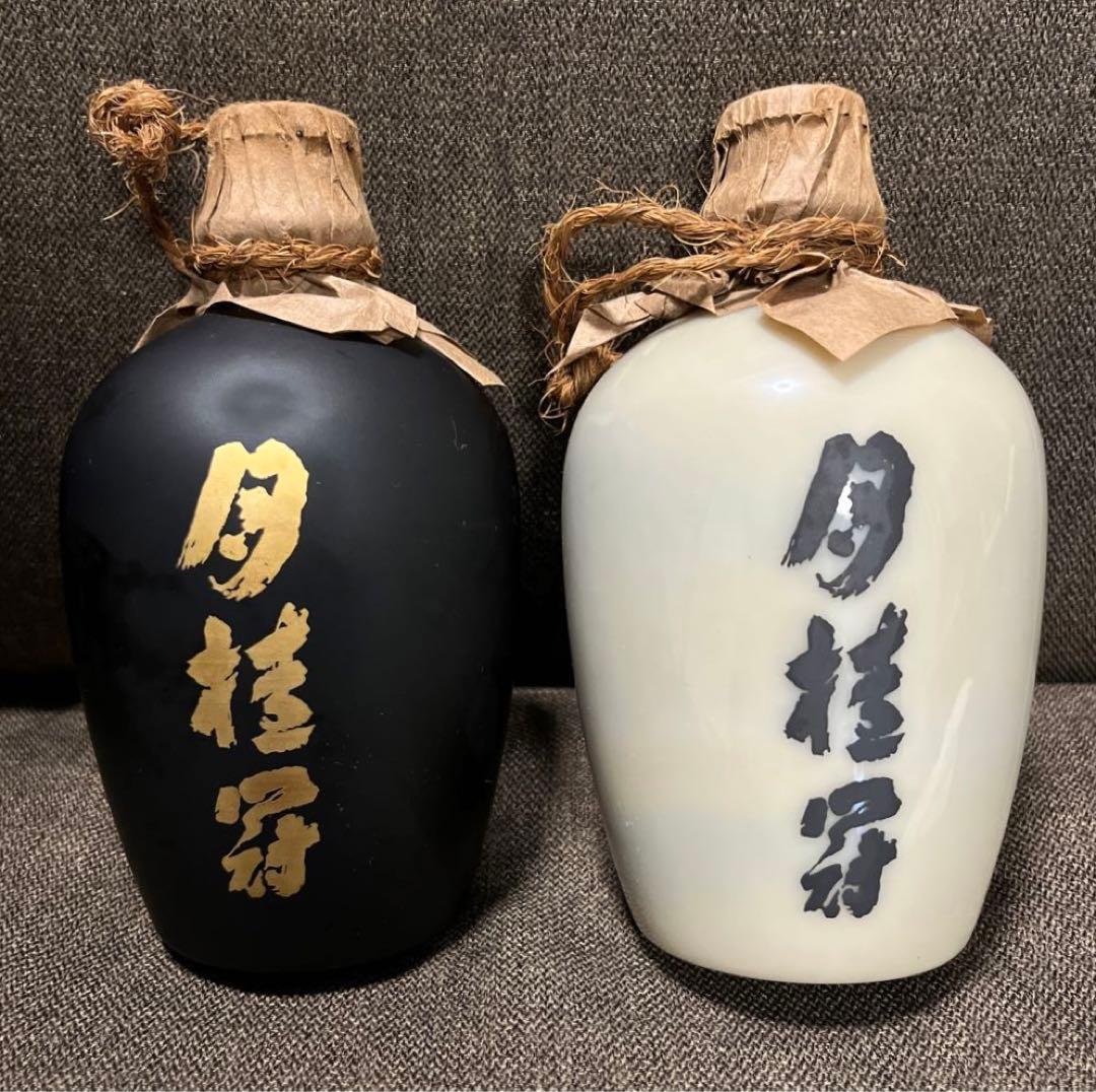 【月桂冠】源蔵•志野焼ぐい呑セット清酒一級源蔵徳利：720ml詰　白•黒各1本