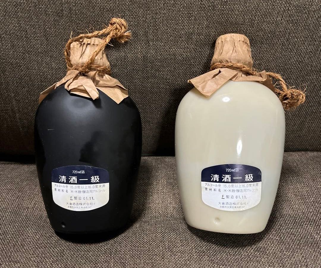 【月桂冠】源蔵•志野焼ぐい呑セット清酒一級源蔵徳利：720ml詰　白•黒各1本