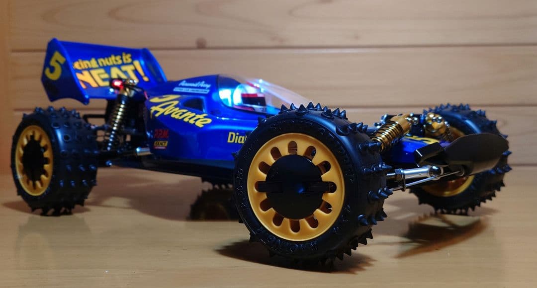 タミヤRCアバンテ (2011)LEDライト付プロポ＆バッテリー充電器付完成品