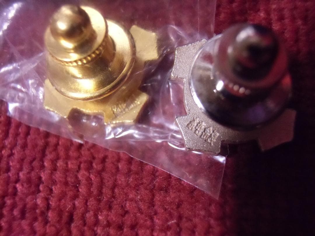 u*a様 ●日本の勲章/徽章＊ 日本赤十字社＊略綬付き金色＆銀色有功章＊男性用（