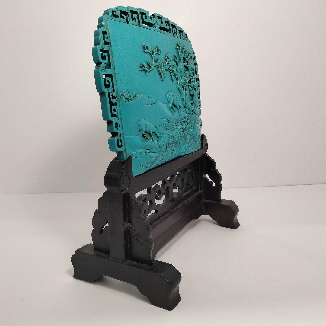 S196 細密彫刻 砡 孔雀石 陽刻 漢詩草原馬文 硯屏 高さ19㎝ 唐木台付