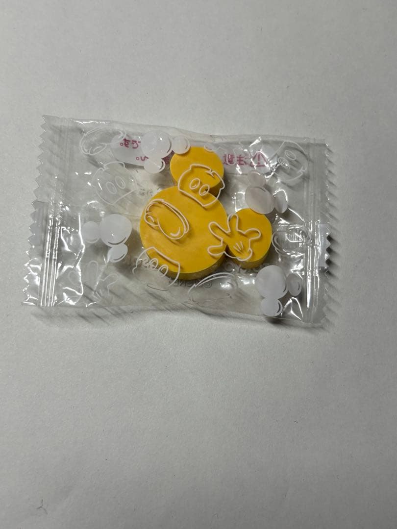 イエローミッキー型プラスチックアイテム
