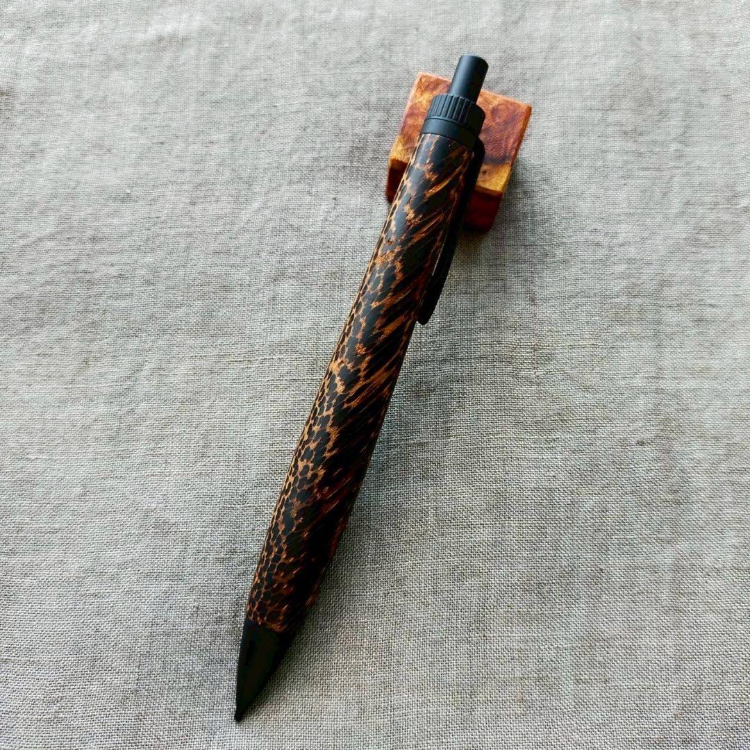 クジャクヤシ　ハンドメイド　木軸シャープペン　0.5mm　天然木　ブラック
