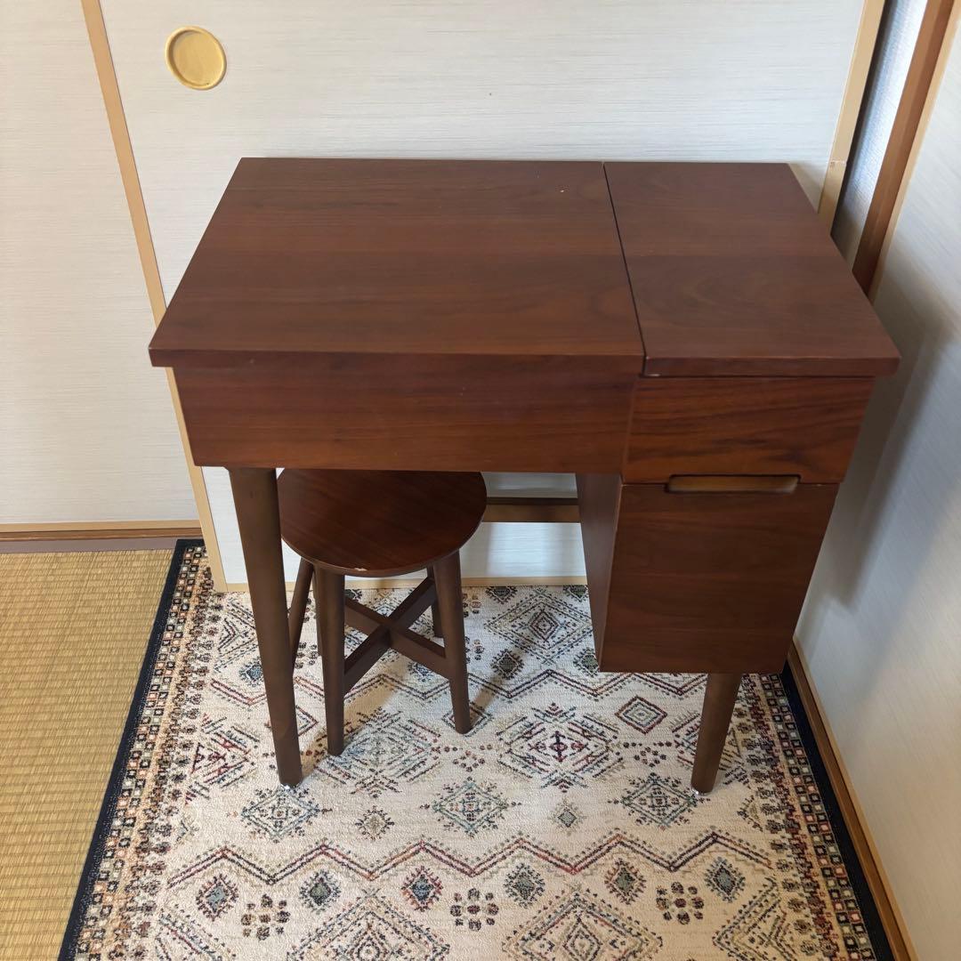 木製シンプルモダンドレッサー