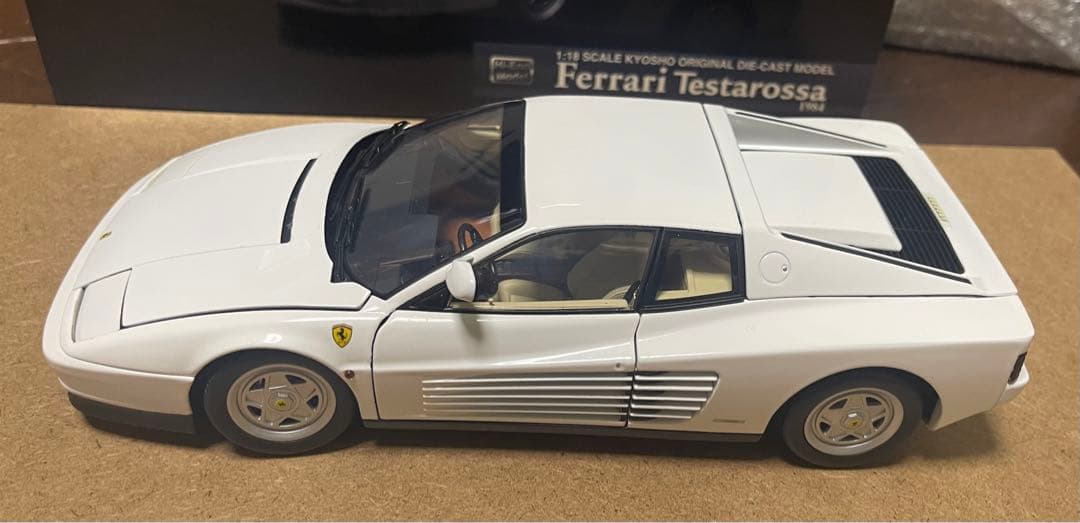 ミニカー Ferrari Testarossa 1984