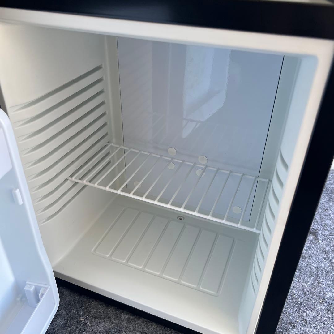 H23激安早い者勝ち✨ ミニ冷蔵庫 23L ペルチェ式冷蔵庫 ブラックガラス