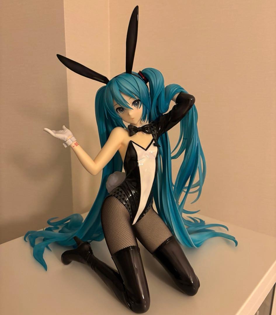 初音ミク バニーVer. / Art by 三目YYB