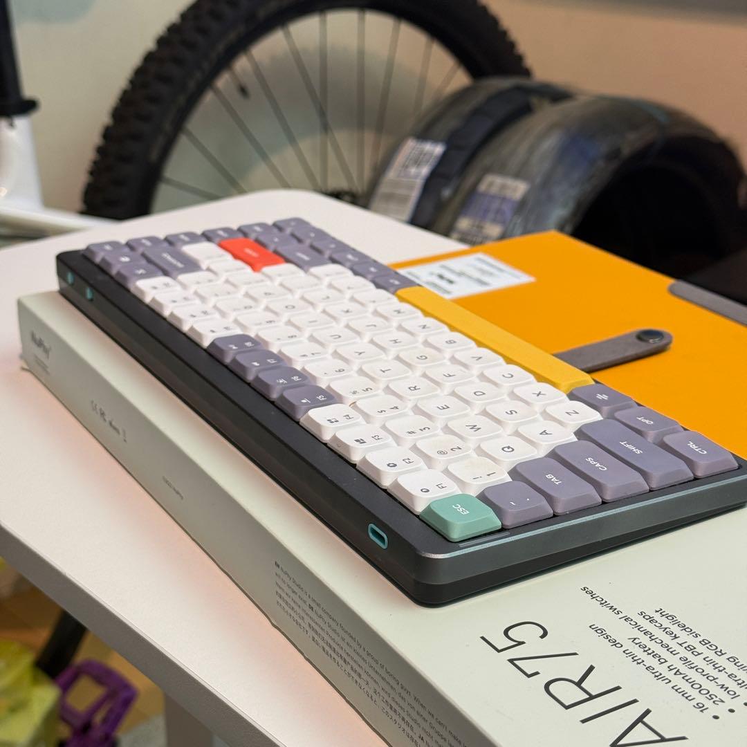 NuPhy AIR75 キーボード 本体　赤軸
