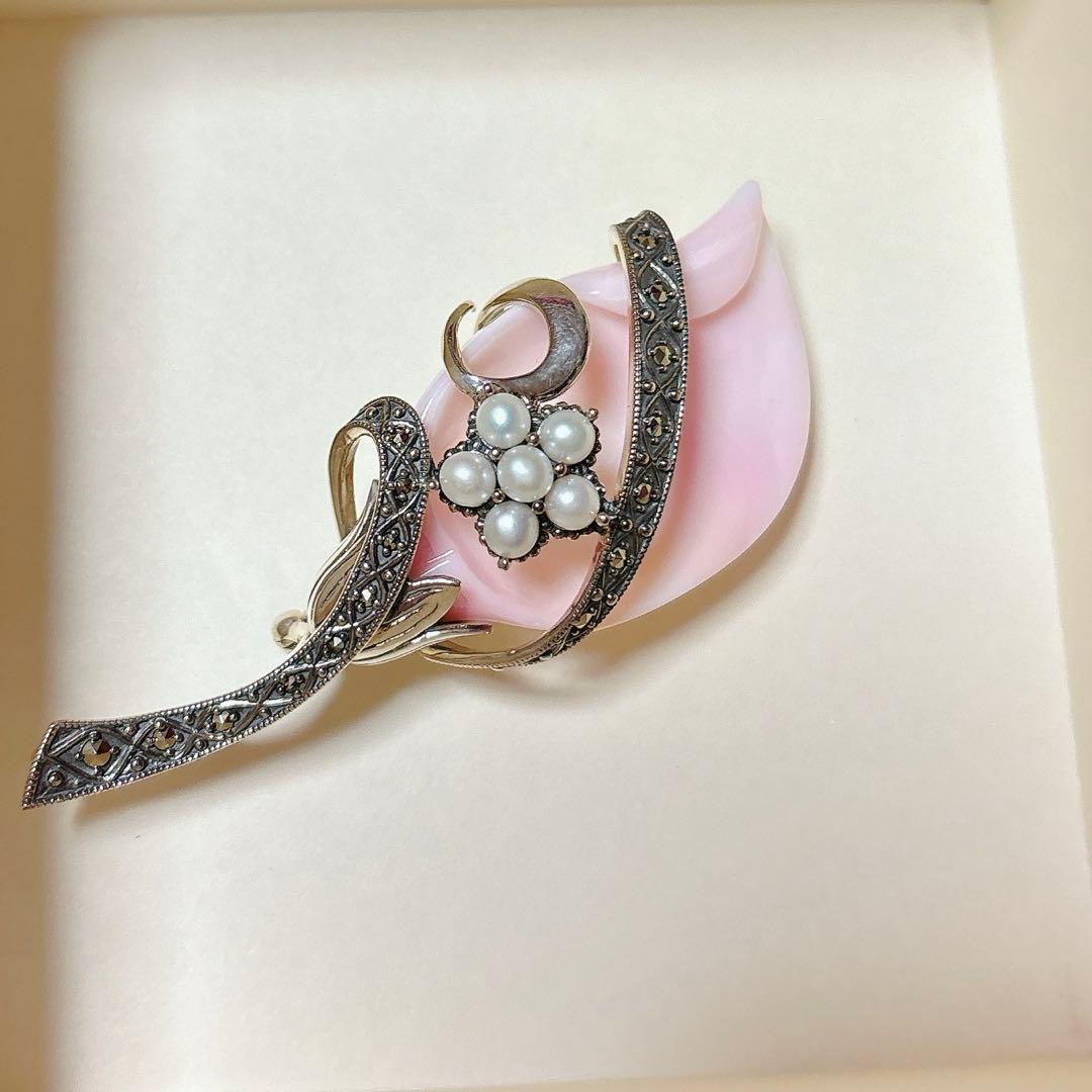 【碌山】コンクシェル　ピンクシェルの１輪のカラー　ペンダントブローチ