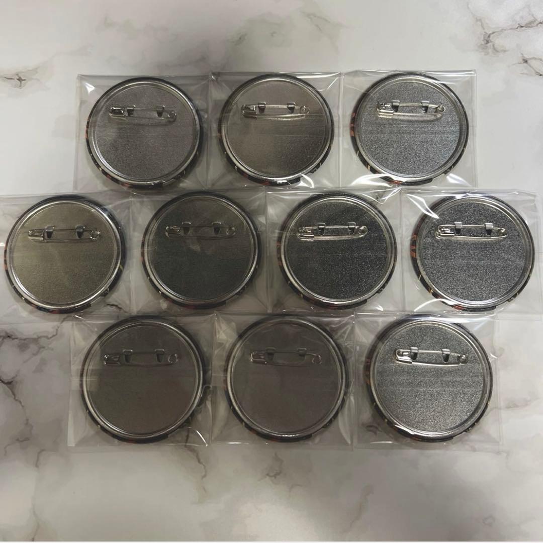 ヒロアカ 爆豪勝己 座れ！イス！ 缶バッジ