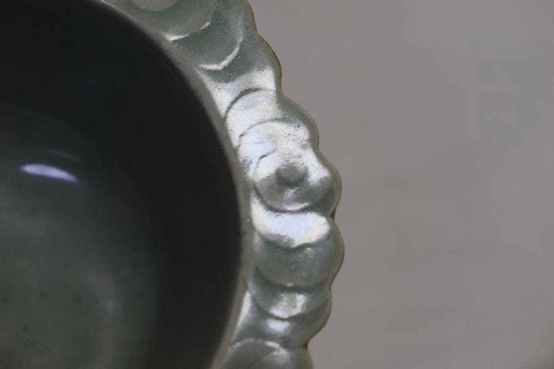 中国　青磁　花口鉢　アンティーク　送料込み0512