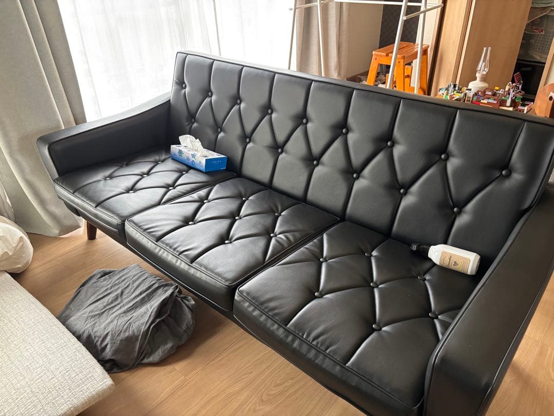 カリモク　黒の合成皮革3人掛けソファ　引取りのみ！　さいたま市大宮区