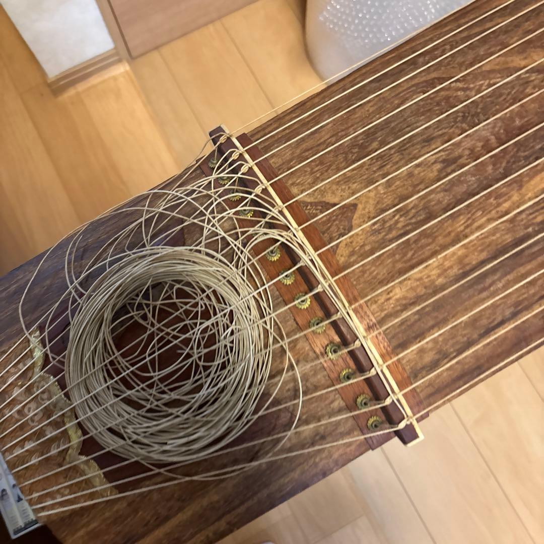 琴　お琴　箏　すだれ彫り　和楽器　13弦　花柄装飾　並甲　くり甲　f721