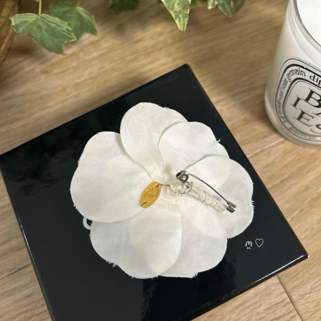 CHANELシャネル　カメリアコサージュ　ブローチ　シルク　ホワイト　卒業入学式