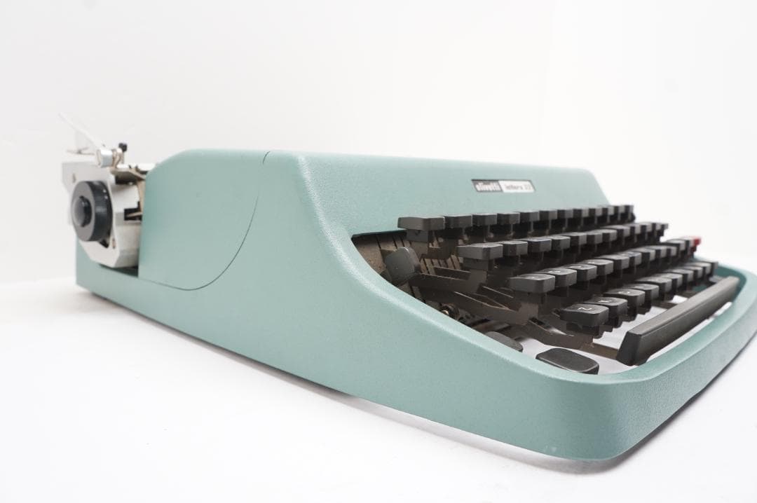 動作品　Olivetti Lettera 32 タイプライター　新品リボン付き