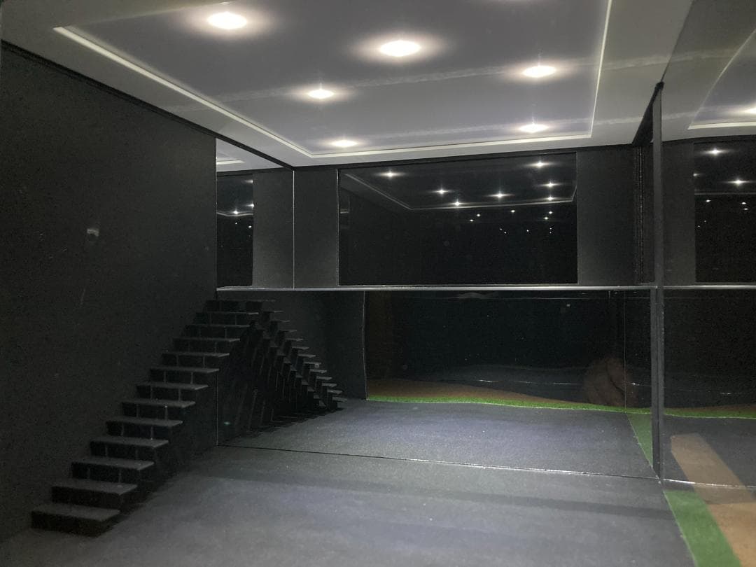 モデルカー用ジオラマ：1/24 ショールーム＆ガレージⅣ（吹き抜け2階タイプ）