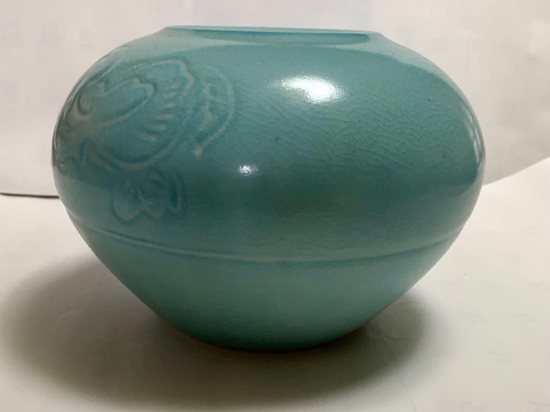 伊東慶（奎） 水明釉 牡丹紋 白磁花瓶