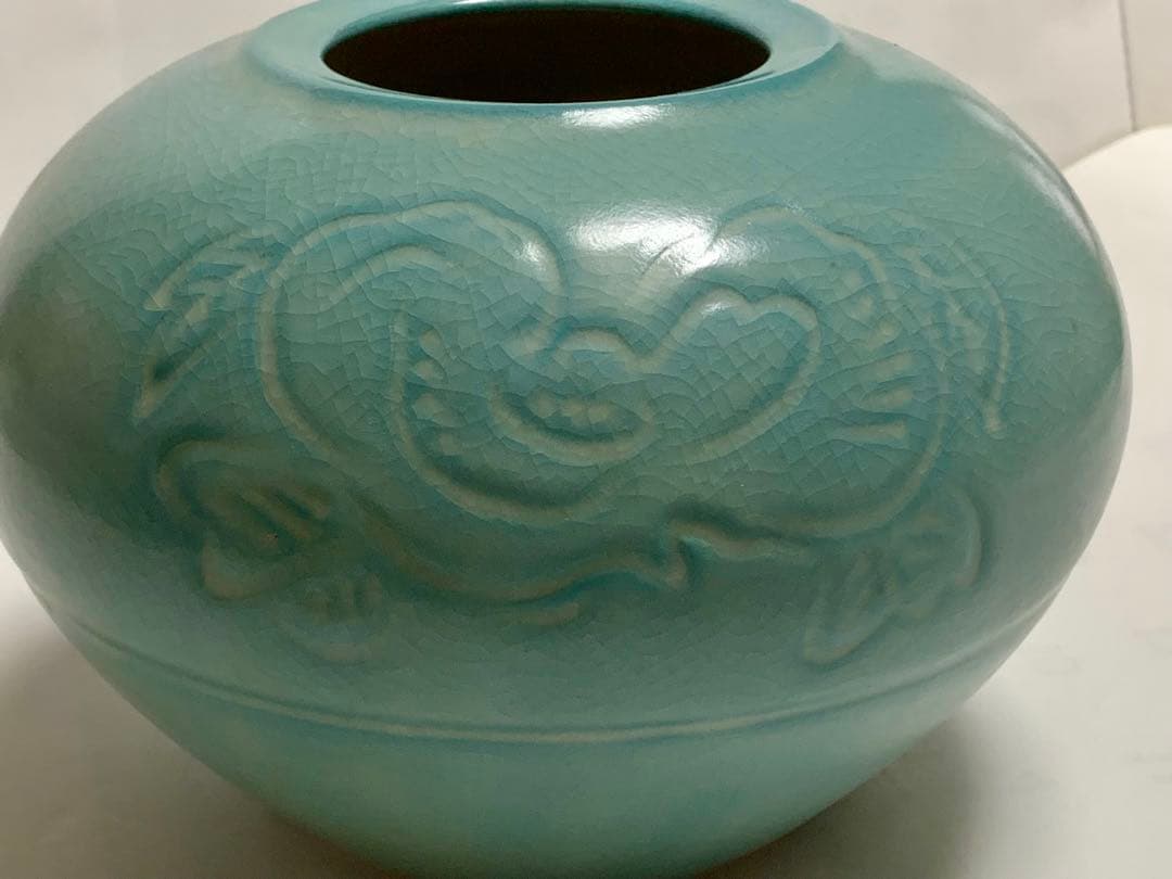 伊東慶（奎） 水明釉 牡丹紋 白磁花瓶