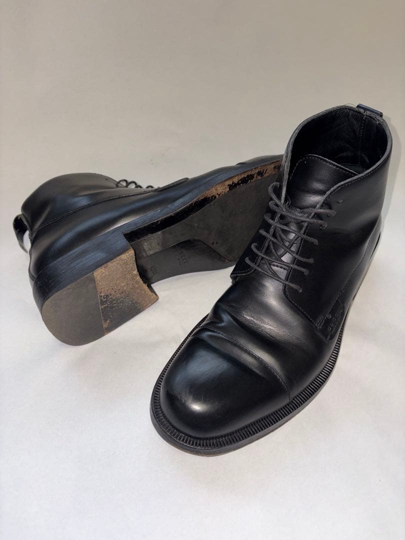 GUCCI ブラックブーツ チェーン装飾付き