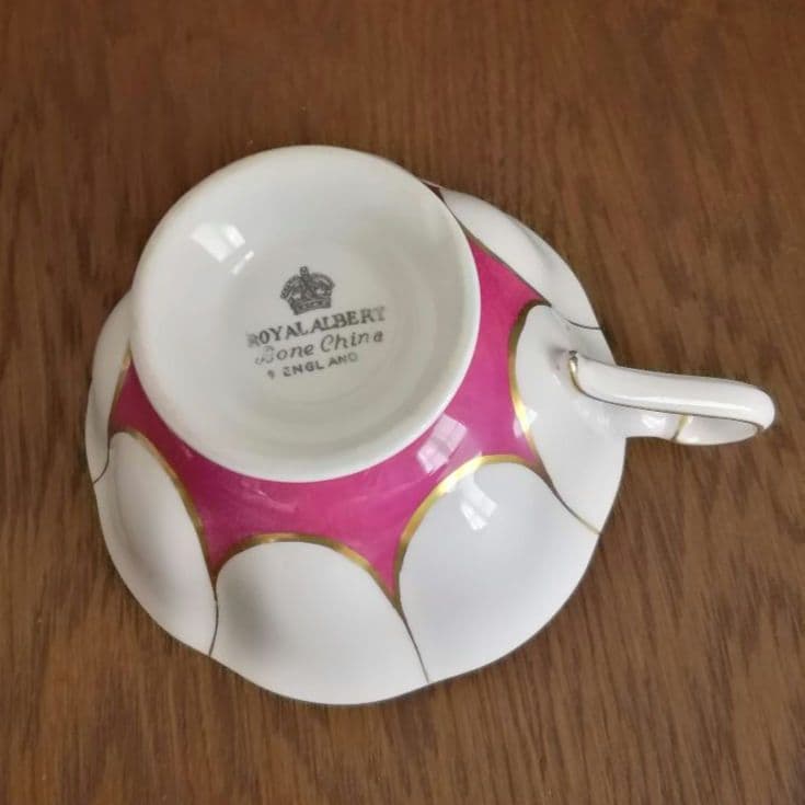 逸品　朱地アールデコ様式　カップ&ソーサー　ロイヤルアルバート　英国アンティーク