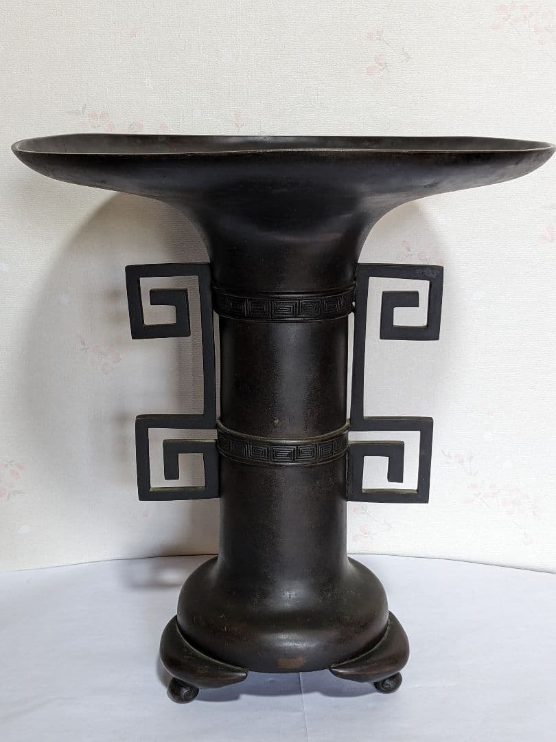 ♦古作 古銅 鎚起 盤口形 雷文様形双耳 三足 花器 大正時代 明治時代 骨董品